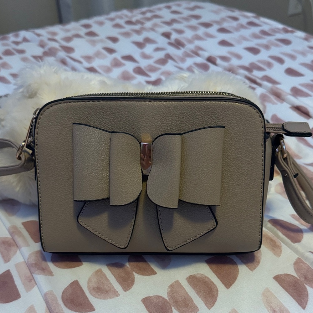 Elegant Beige Bow Accent Women's Bag